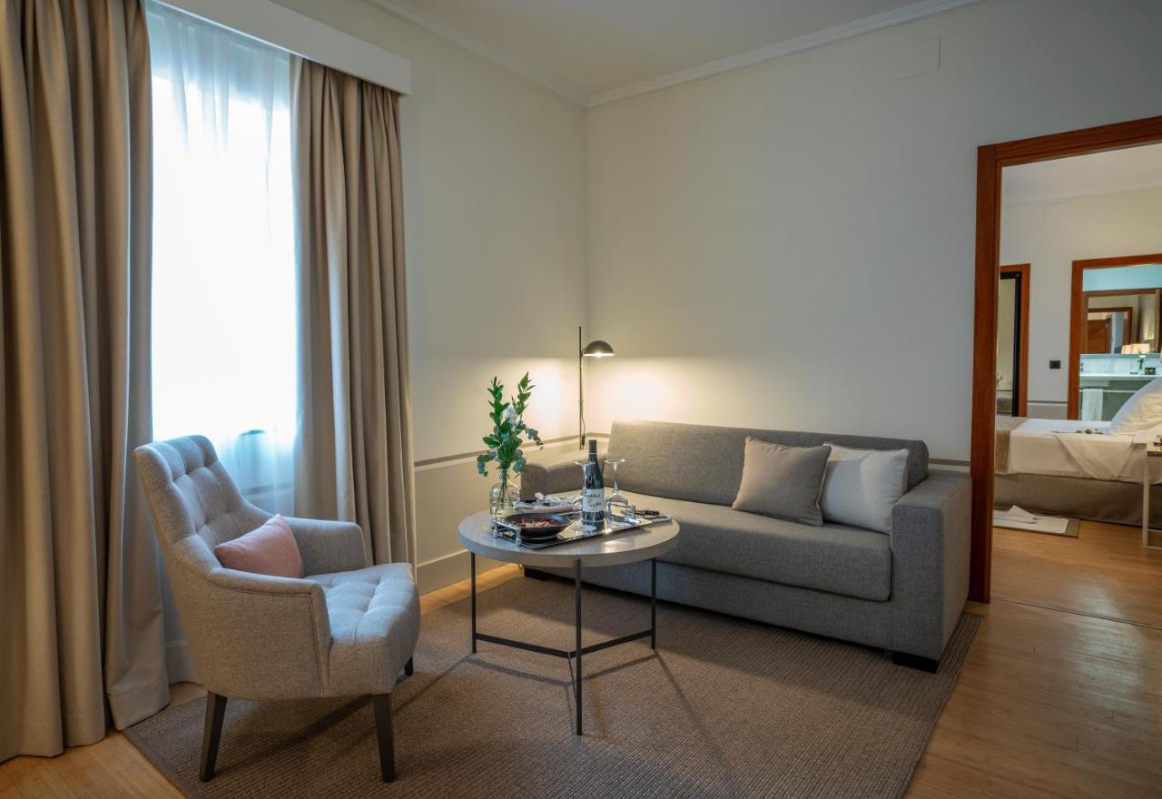 Hospes Palacio De Arenales & Spa Caceres Exterior photo Suite