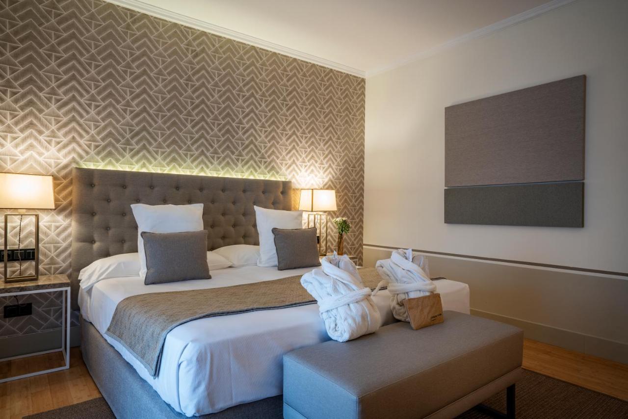 Hospes Palacio De Arenales & Spa Caceres Exterior photo A room at the hotel