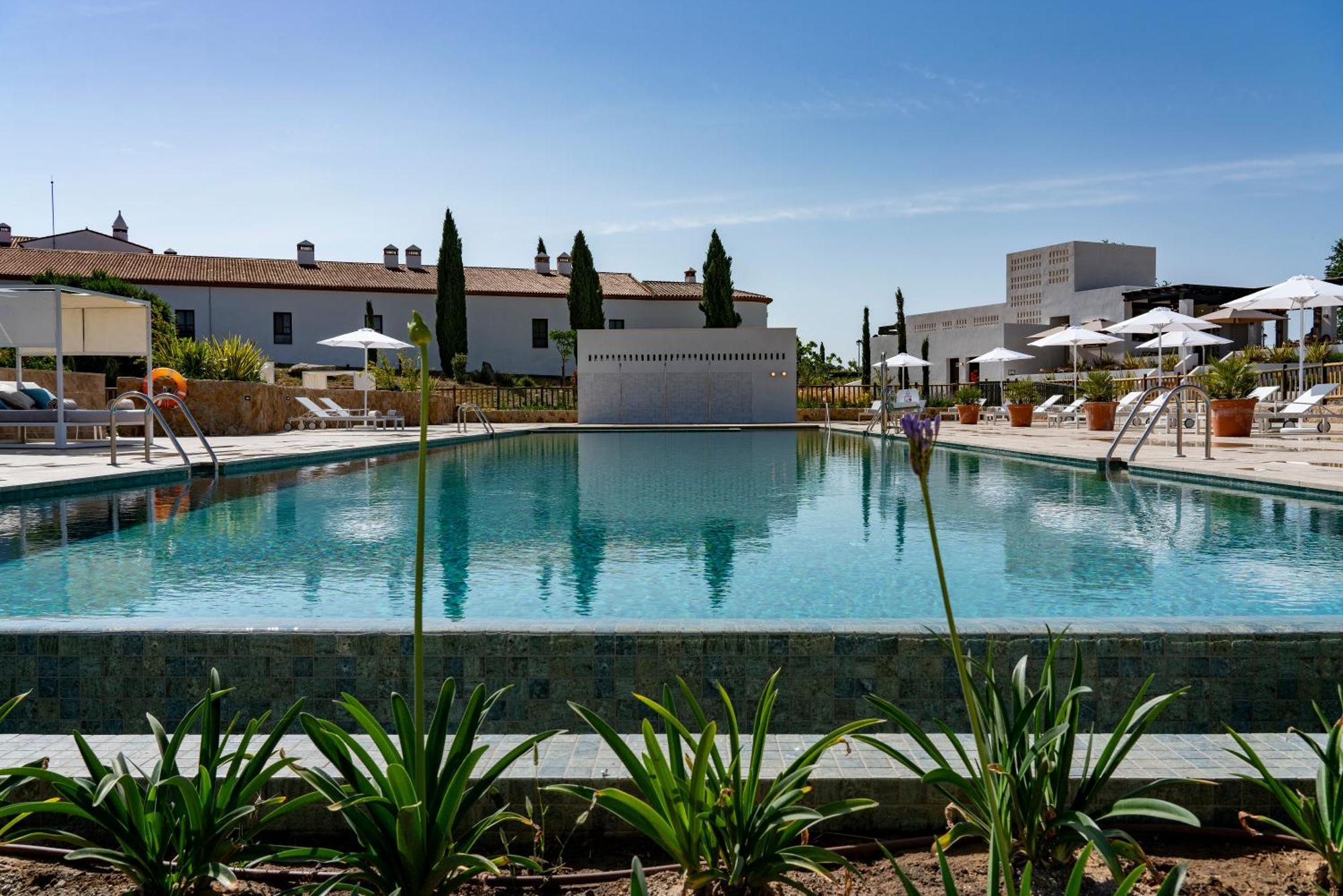 Hospes Palacio De Arenales & Spa Caceres Exterior photo Hotel